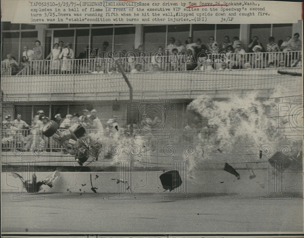 1976 Press Photo Tom Sneva&#39;s car exploding as it hits rail in 1975 Indy 500 - Historic Images
