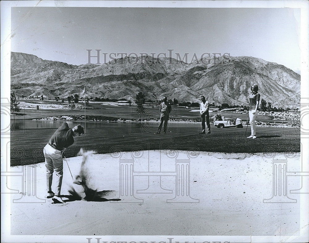 Press Photo golfers playing in Palm Springs, CA - Historic Images