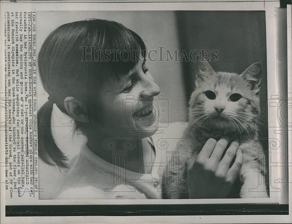 1973 Press Photo gymnast Olga Korbut and her pet cat - Historic Images