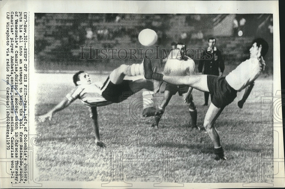 1970 Press Photo Colombia Juniors vs. Venezuela Canaries Soccer - Historic Images