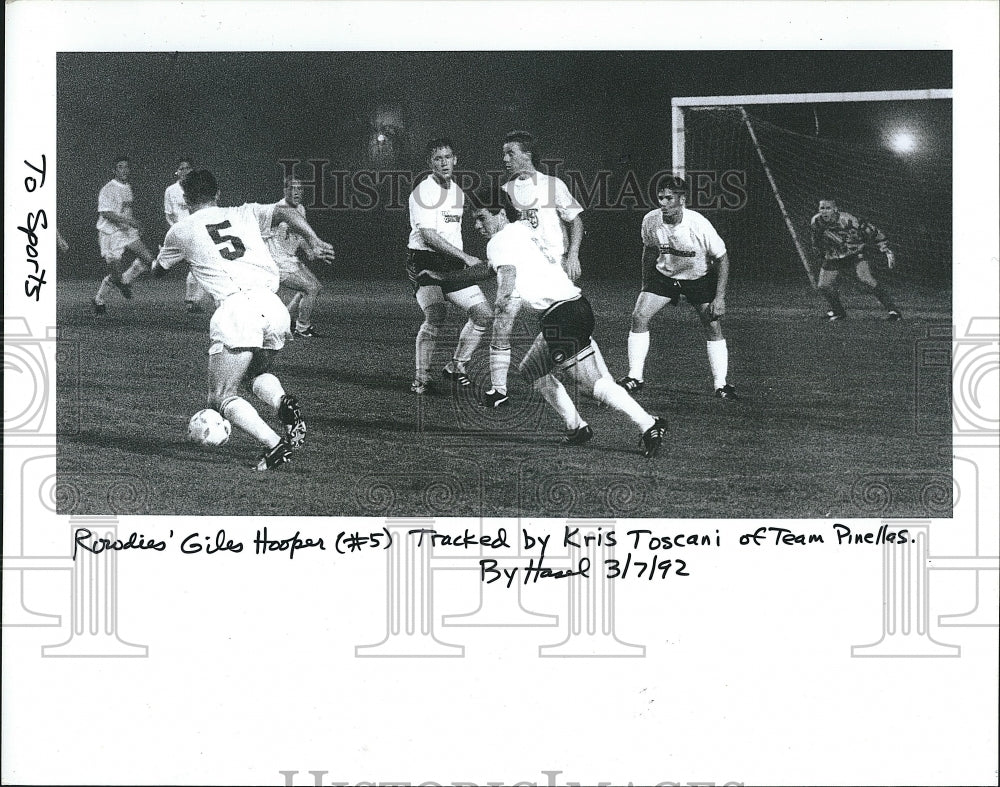 1992 Press Photo Rowdies' Giles Hoopertracked by Kris Toscani of Team Pinellas - Historic Images