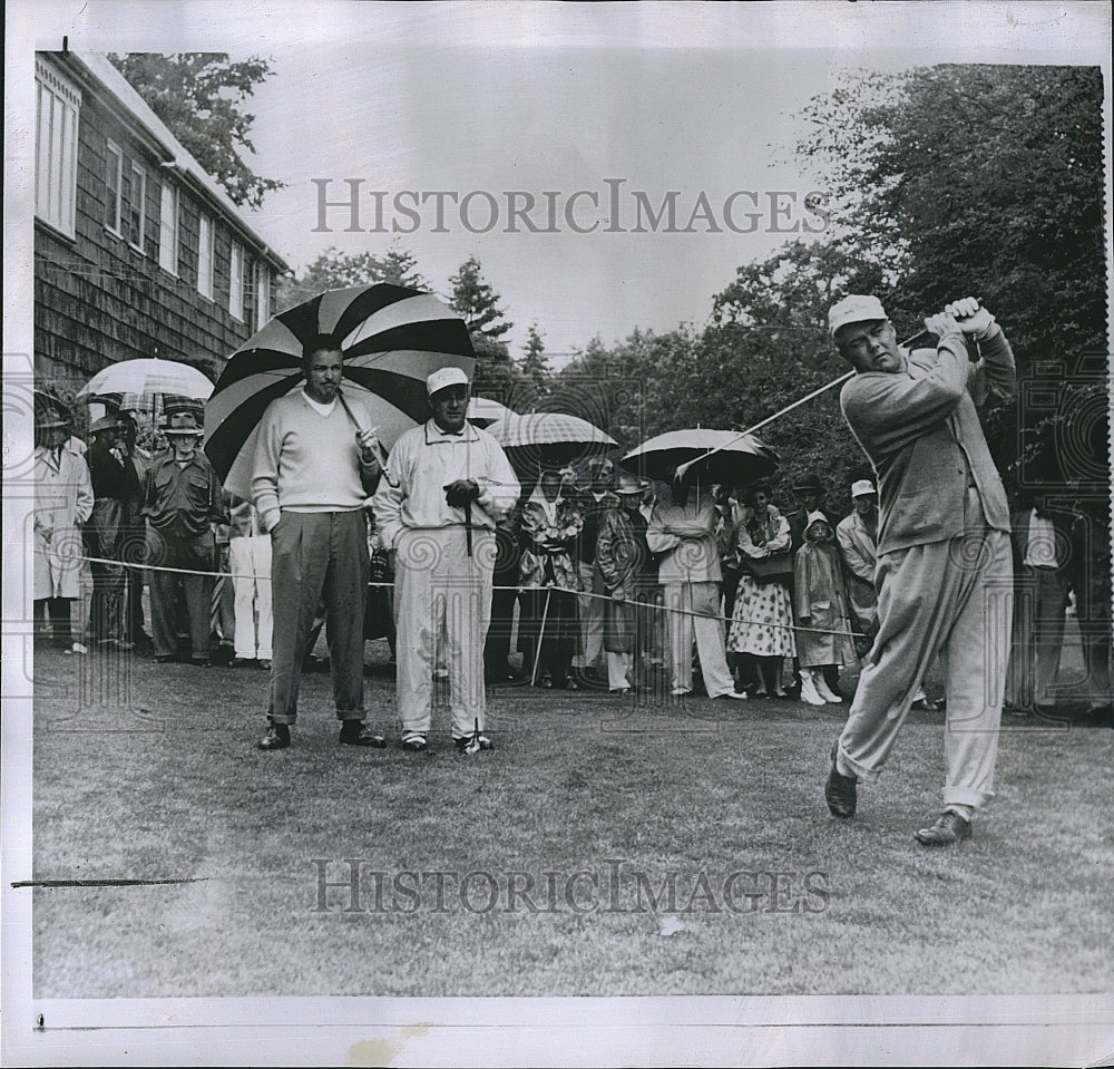 1955 Press Photo Golfers Harry Givan &amp; Jim Turnesa During Tournament - Historic Images