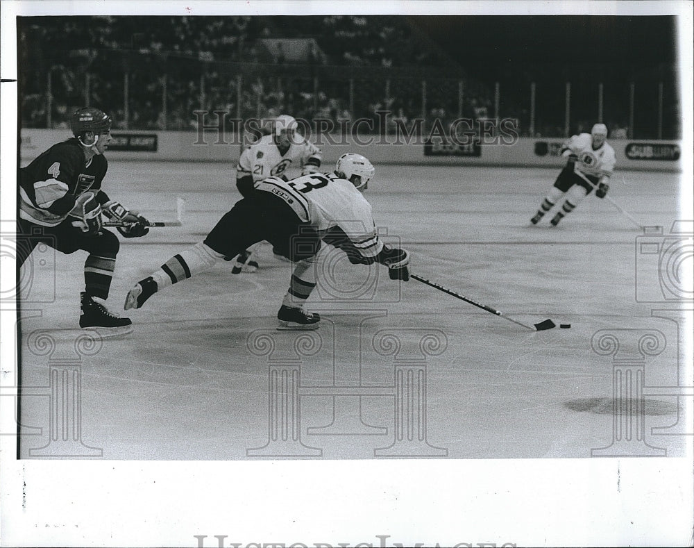 1991 Press Photo Boston Bruins Hockey Team Versus St. Louis Blues - Historic Images