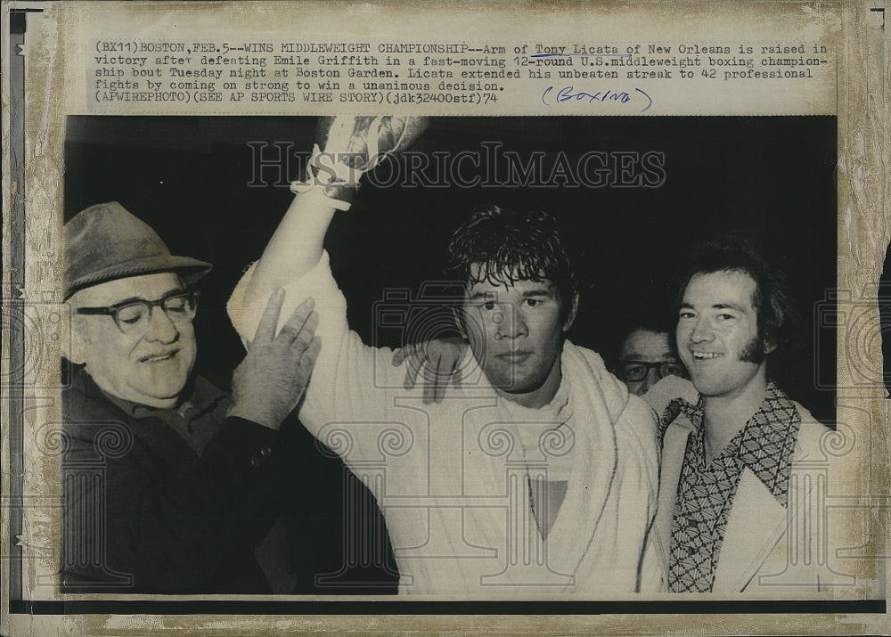 1974 Press Photo Boxer Tony Licata Middleweight Champion After Match - Historic Images