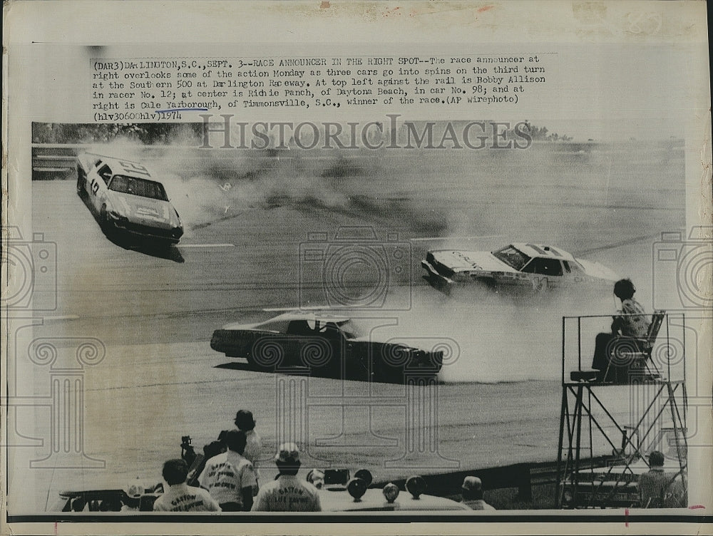 1974 Press Photo Race Car Driver Dale Yarborough During Race - Historic Images