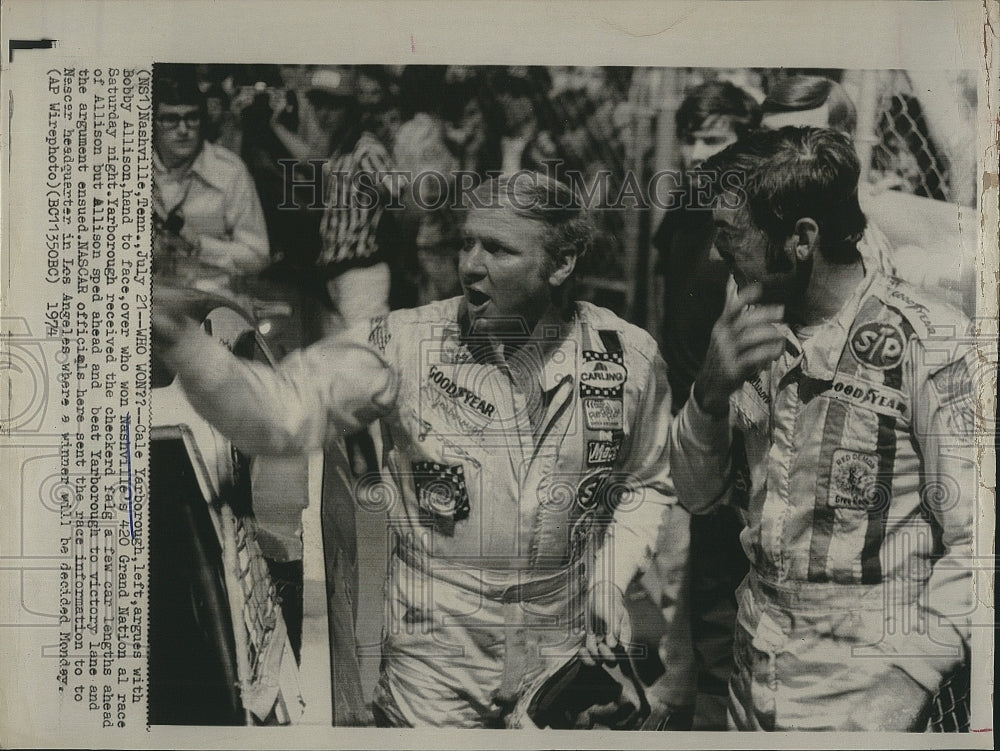 1974 Press Photo Nascar Driver Cale Yarborough After Race - Historic Images