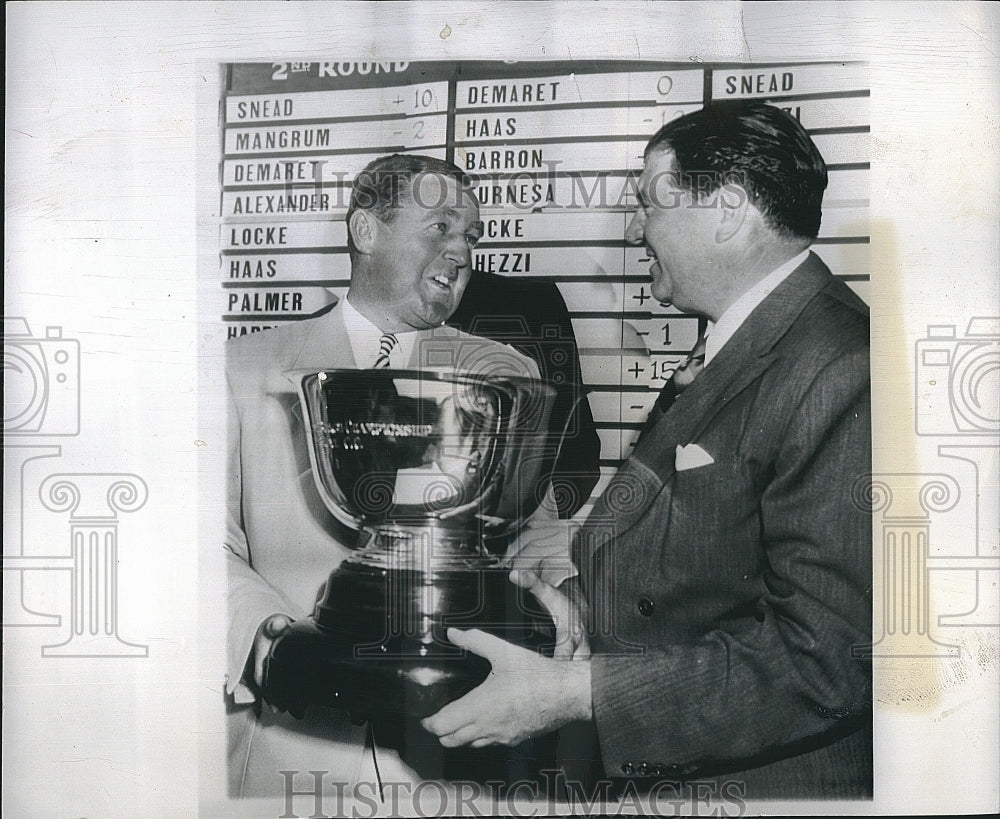 1968 Press Photo Bobby Lake, South African golfer received Goodall Trophy. - Historic Images