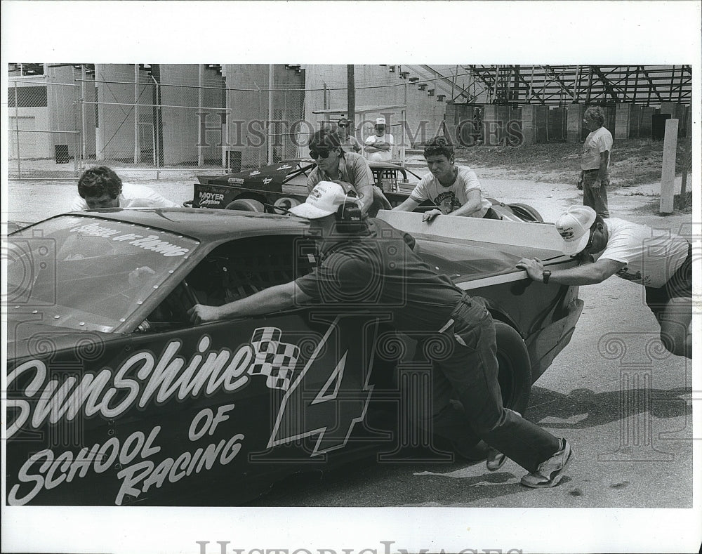 1992 Press Photo Sunshine Speedway Tech and student gives a Push start. - Historic Images