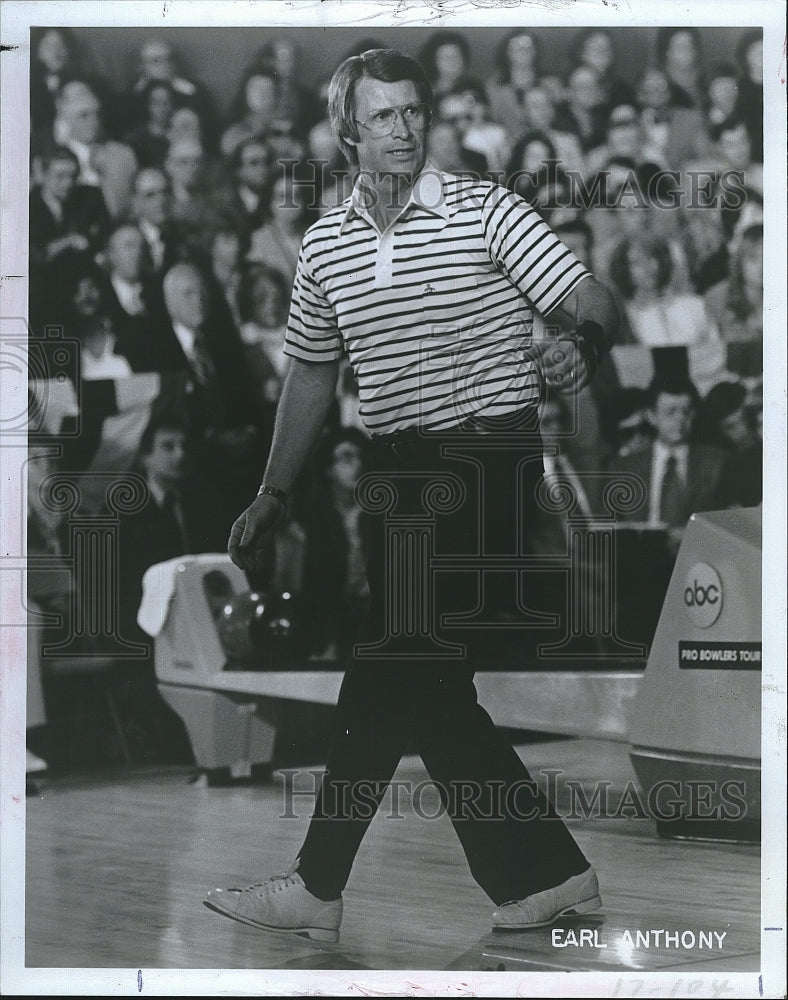 1981 Press Photo Bowler Earl Anthony During Tournament - Historic Images