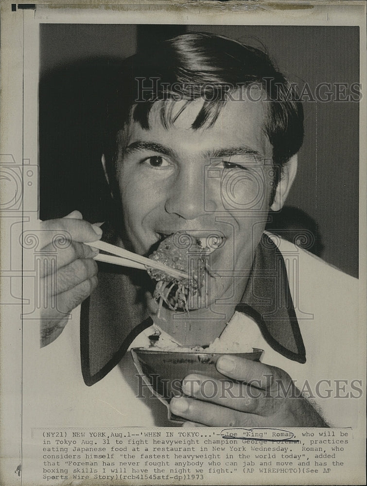 1973 Press Photo Boxer Joe Roman Eats Japanese Food - Historic Images