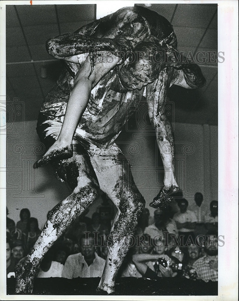 1983 Press Photo Mud Wrestling Team,s Chicago Knockers - Historic Images