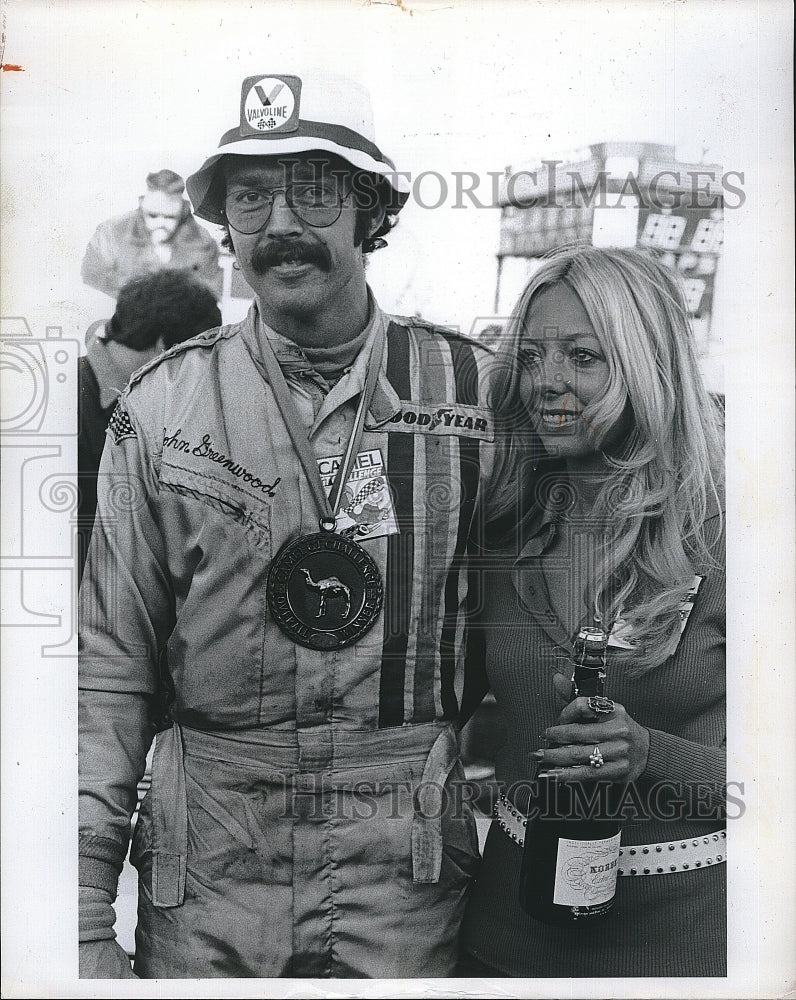 1974 Press Photo Car Racing Driver John Greenwood and Miss Camel in Victory Lane - Historic Images