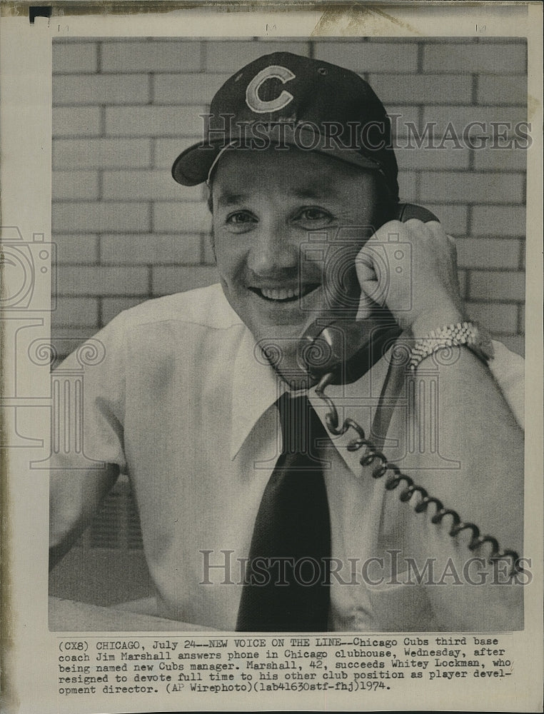1974 Press Photo Chicago Cubs Third Base Coach Jim Marshall Answers Phone - Historic Images