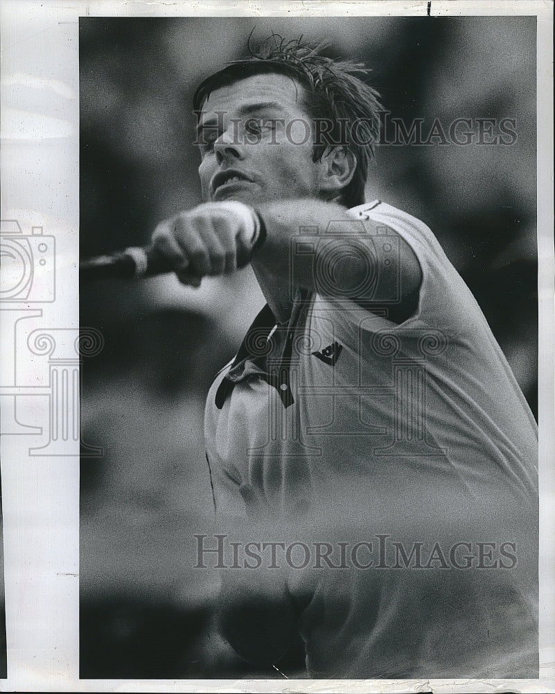 1982 Press Photo Roscoe Tanner Reaches For The Top At The Robinson&#39;s Men&#39;s Open - Historic Images