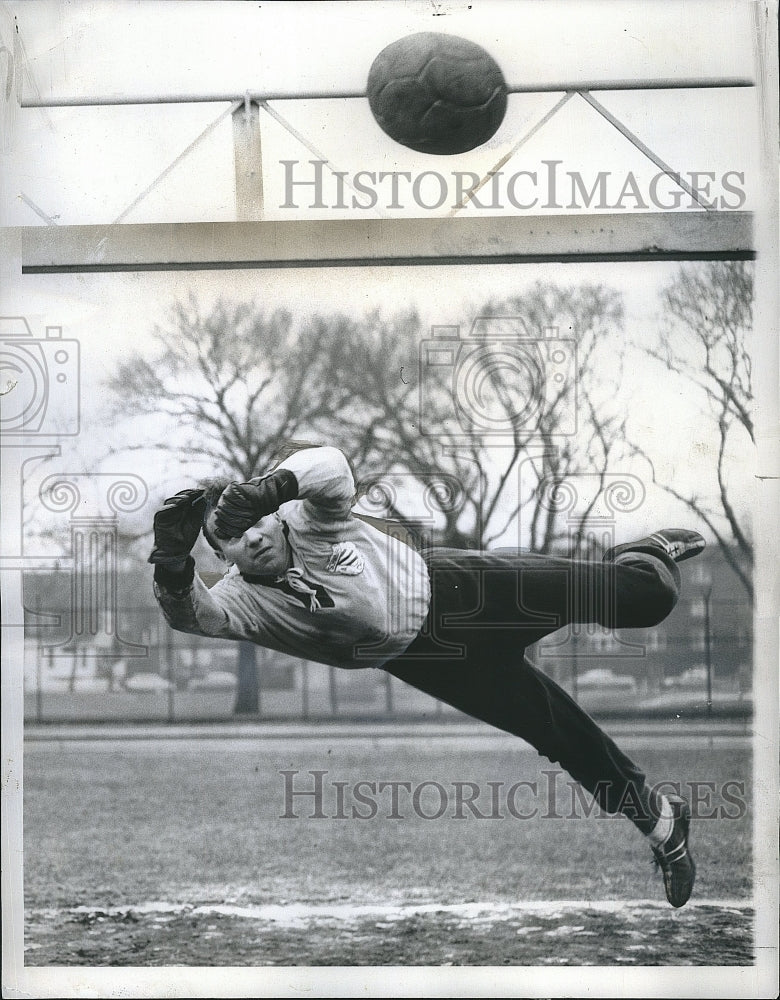 1960 Press Photo Helmut Michel Goalie for Chicago Soccer team - Historic Images