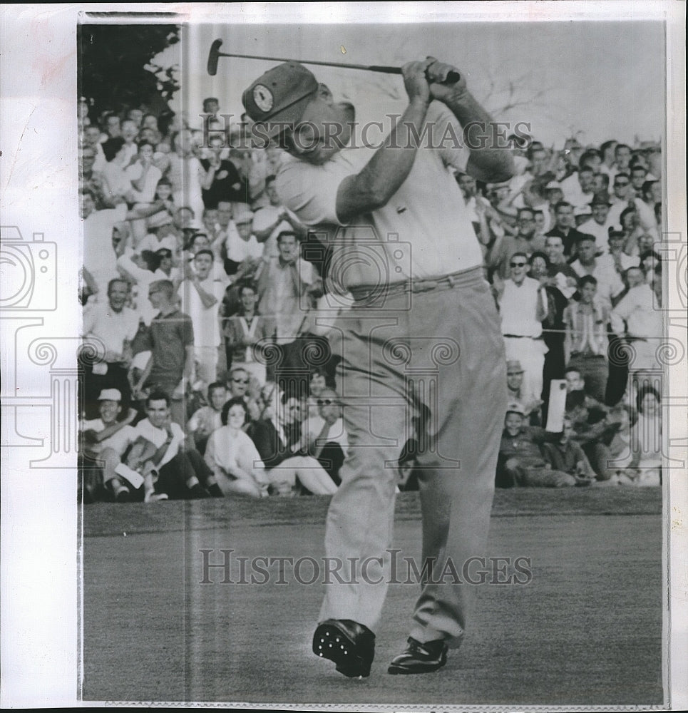 1961 Press Photo Golfer Billy Maxwell During Tournament - Historic Images