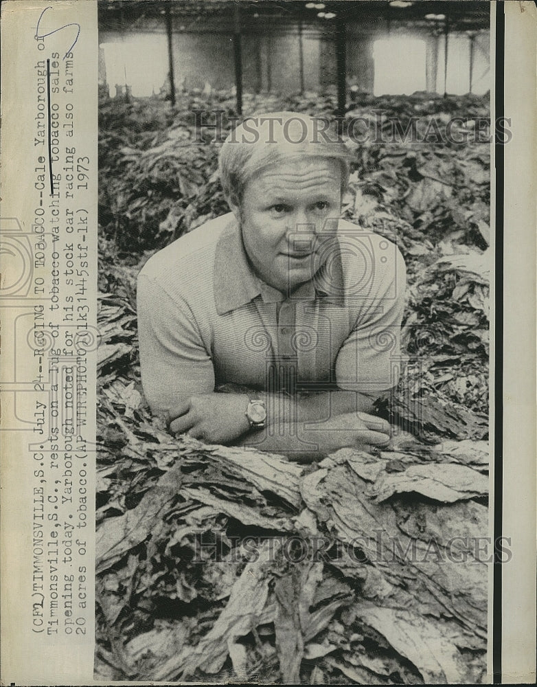 1973 Press Photo Car Racer Cale Yarborough Promotes Tobacco Sales - Historic Images