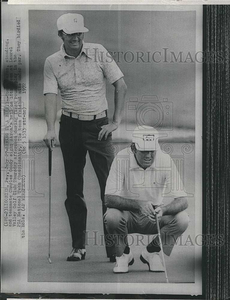 1972 Press Photo golfers Tommy Aaron & Charles Coody On The Course - Historic Images