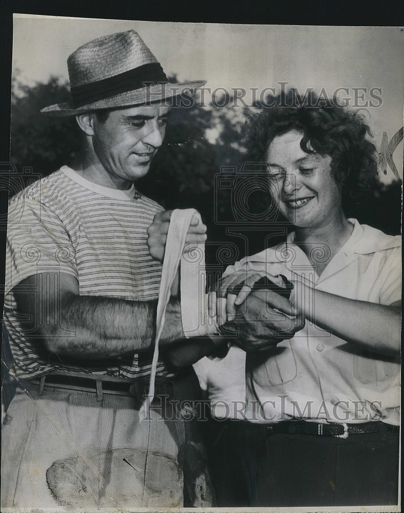 1945 Press Photo Sam Snead Golfer Former PGA Champ - Historic Images