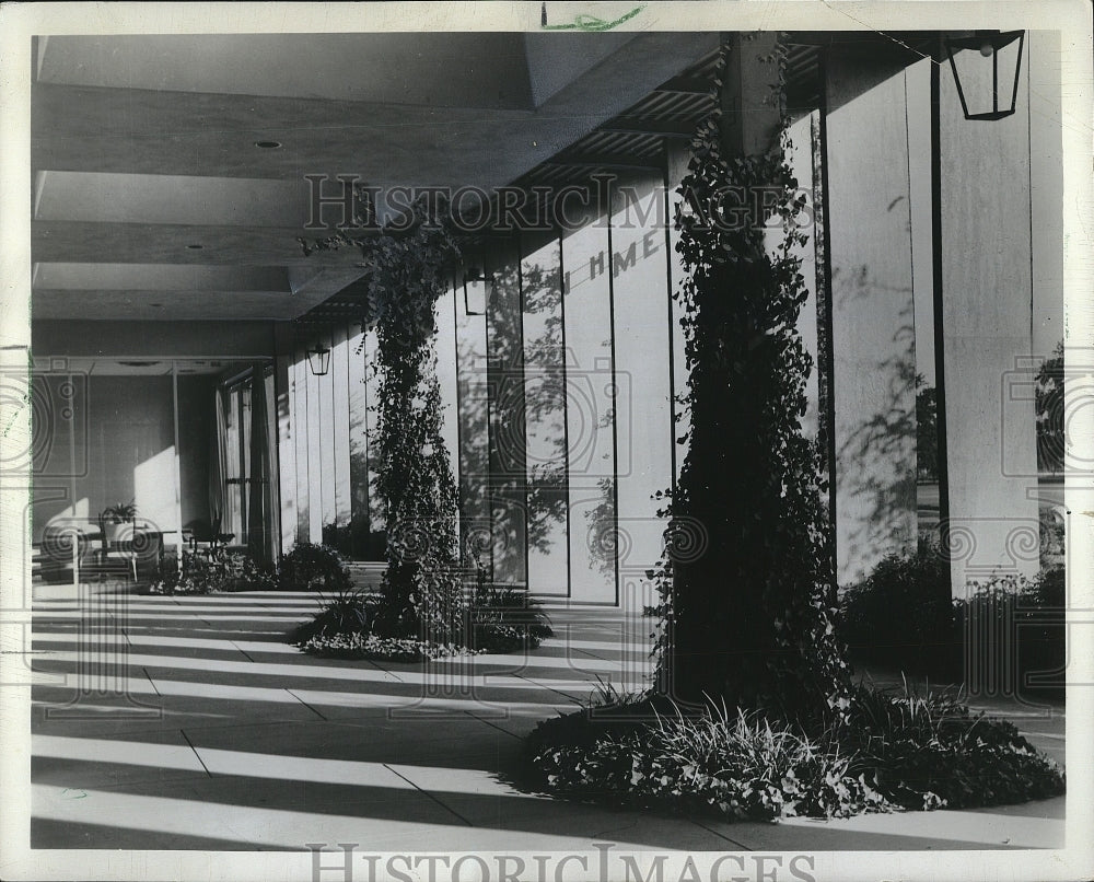 1966 Press Photo Dallas Decorative Center Sidewalk With Stone Columns In Texas - Historic Images