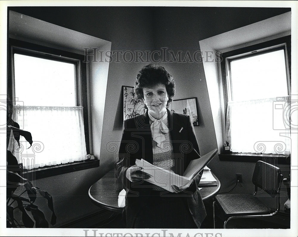 1985 Barbara Dempsey in the office of Jan Harrison Associates - Historic Images