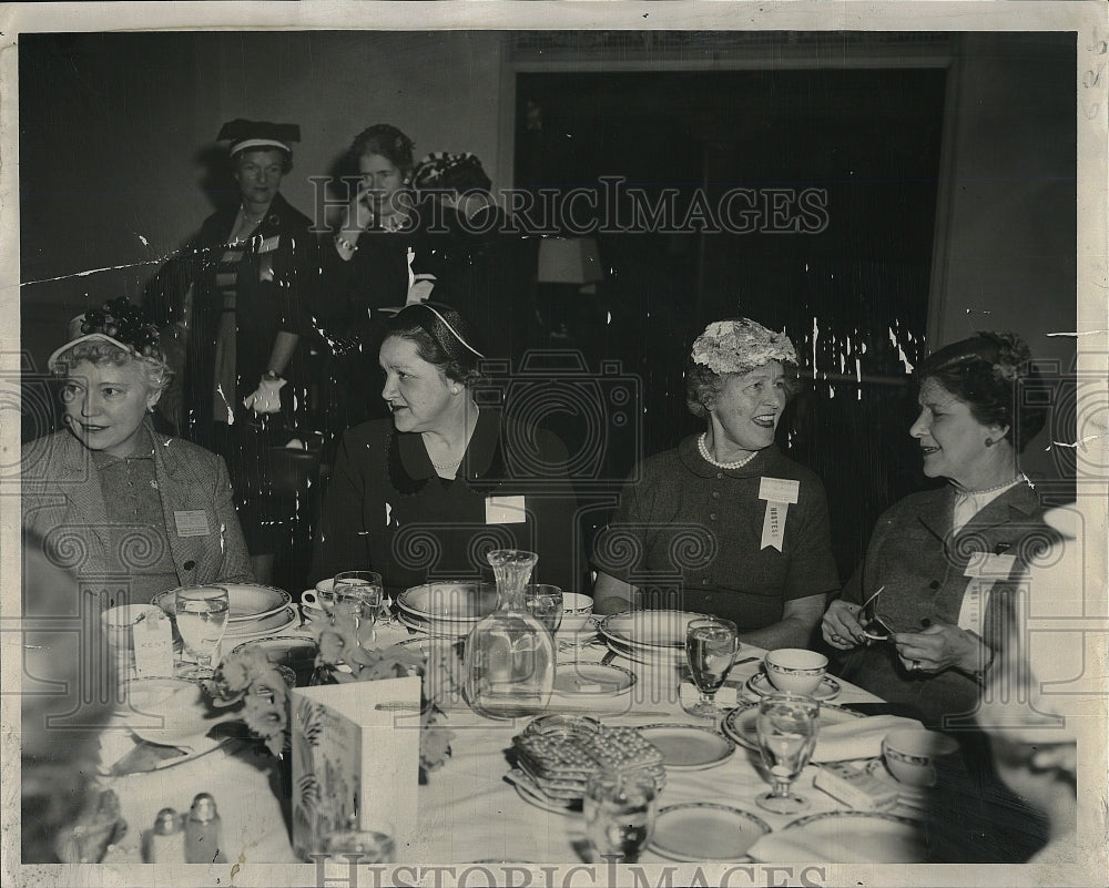 Press Photo wives at conference of American College of Physicians &amp; Surgeons - Historic Images