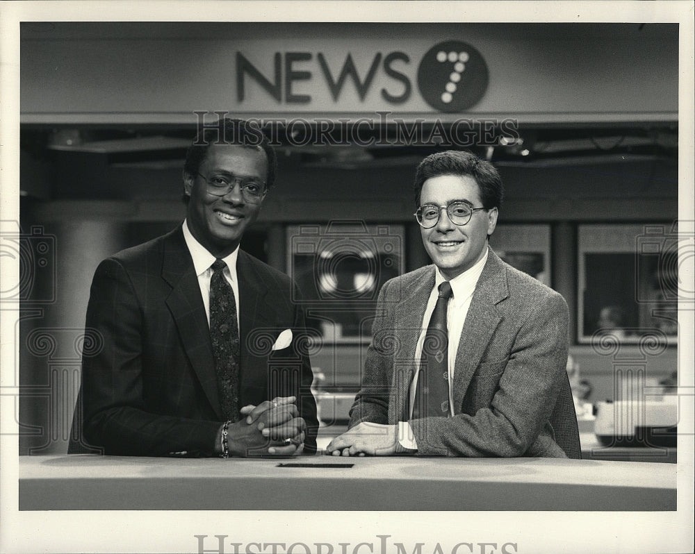 1989 Press Photo Charles Austin of NEWS 7 - Historic Images