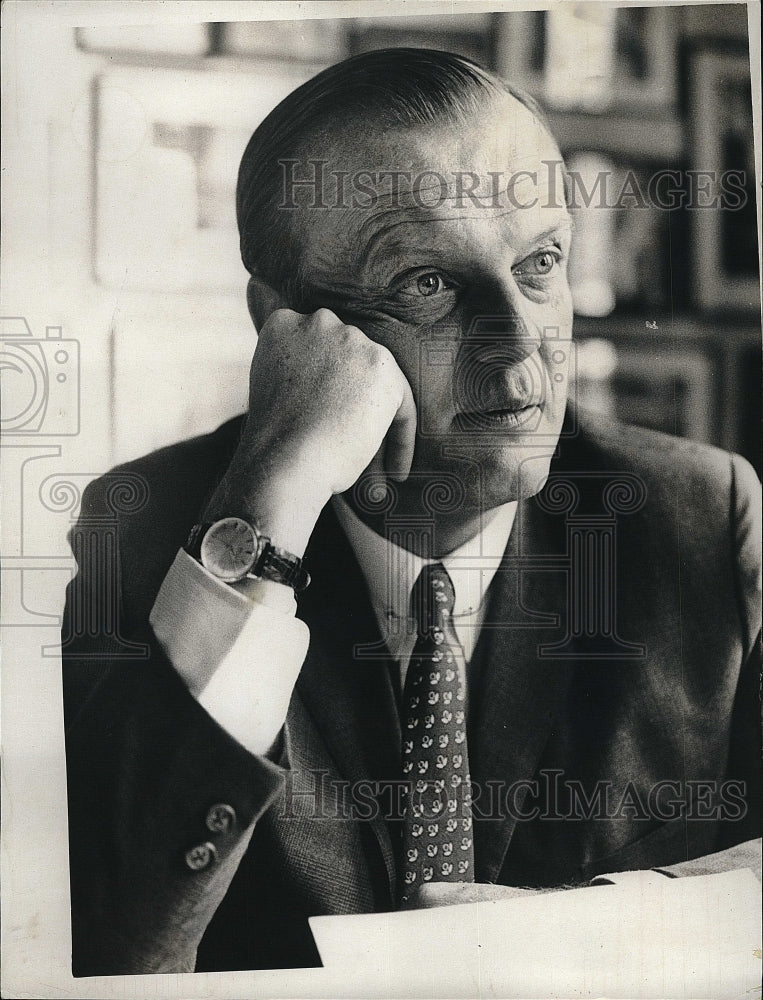 1969 Press Photo Dr. John Knowles, director of Massachusetts General Hospital - Historic Images