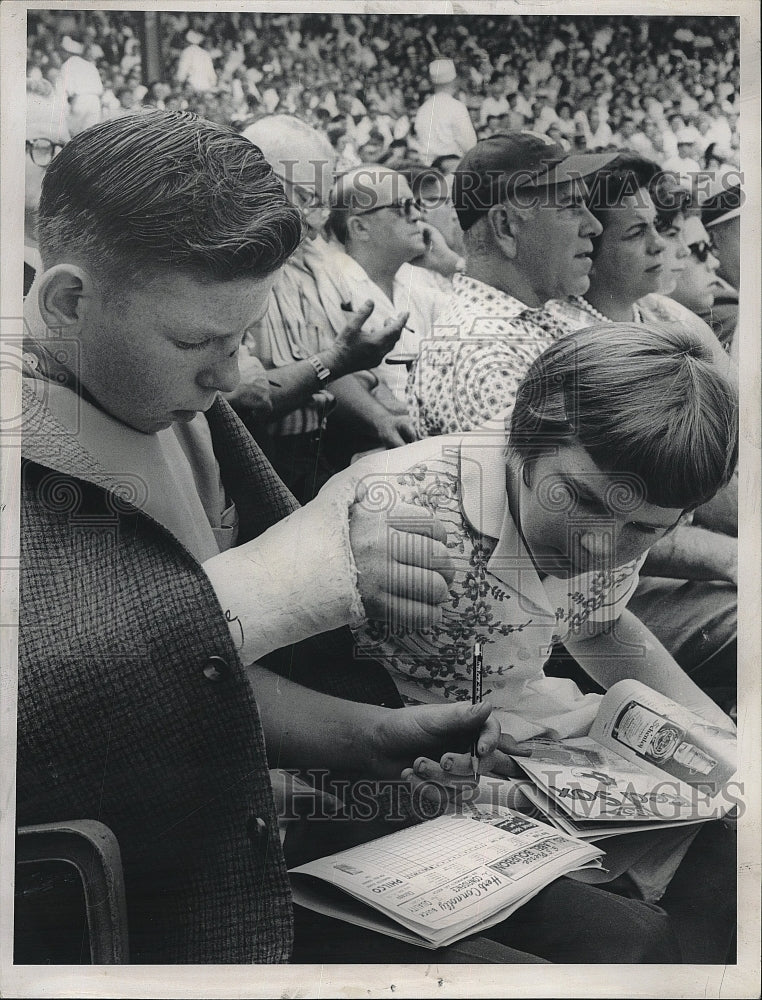 1962 Press Photo train accident victim Everett Knowles at ball game - Historic Images