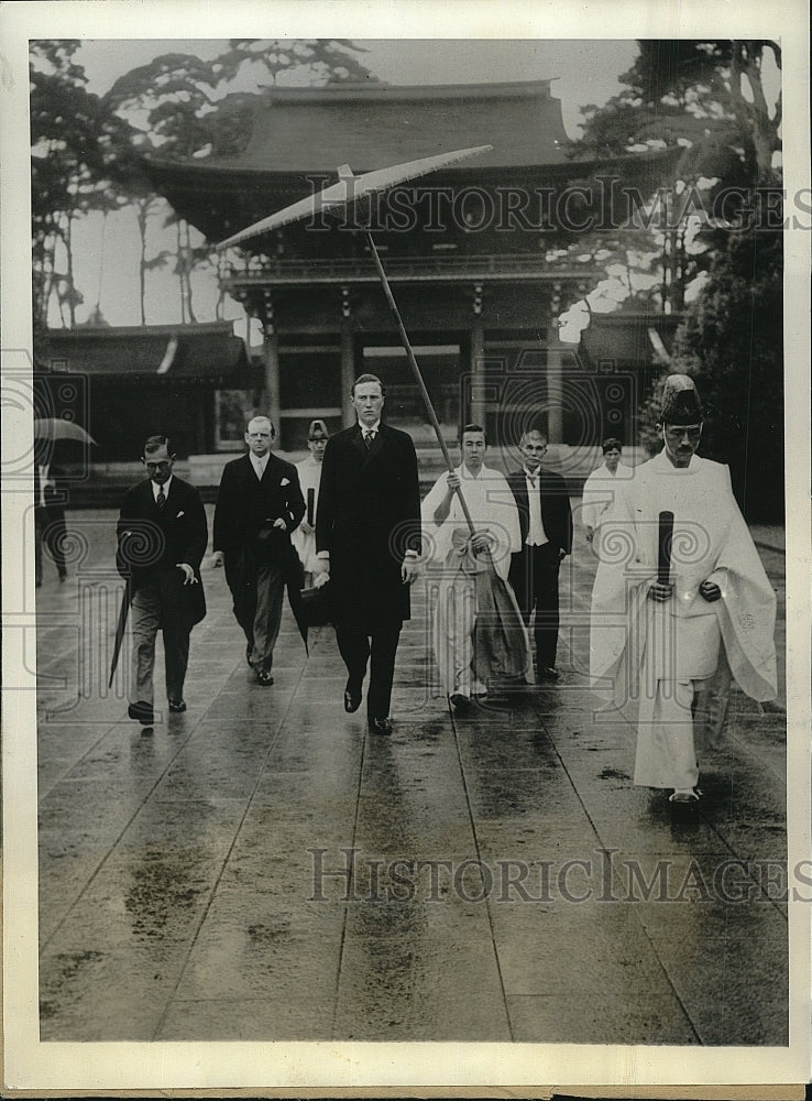 1933 Press Photo Prince Karl of Sweden during visit to Japan at Meiji Shrine. - Historic Images