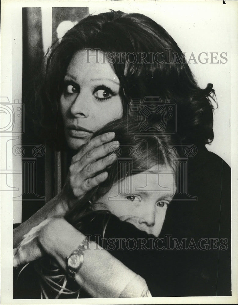 1981 Press Photo Actress Sophia Loren, Fausta Avelli in &quot;Cassanda Crossing&quot; Film - Historic Images