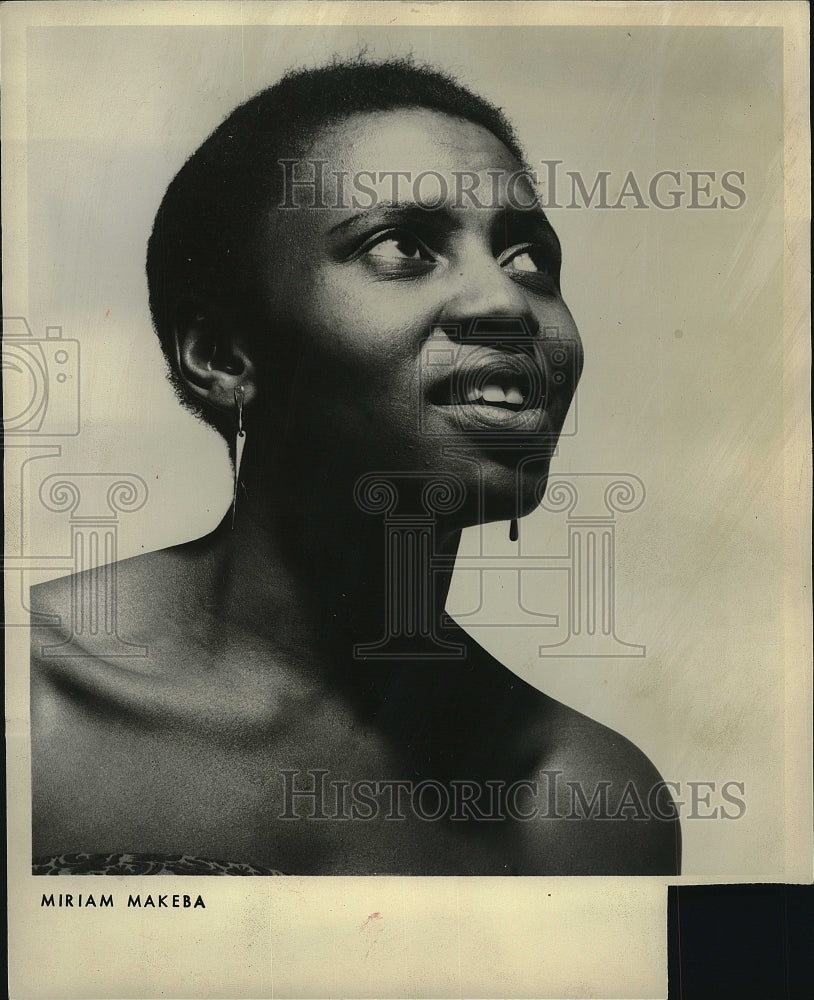 1964 Press Photo Miriam Makeba South African Singer Chicago McCormick Place - Historic Images