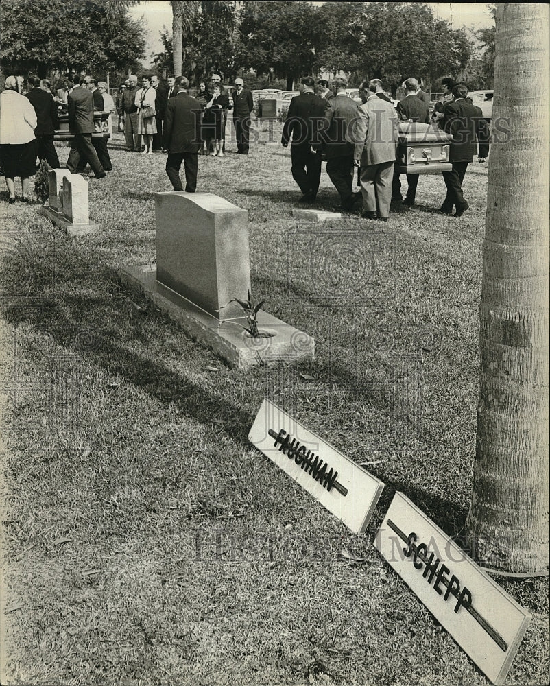 1962 Press Photo Funeral Held For Two Members Of The Wallenda Aerial Team - Historic Images