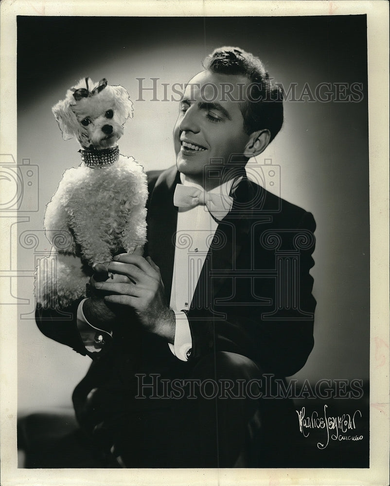 1965 Press Photo Entertainer Ron Urban and a poodle - Historic Images