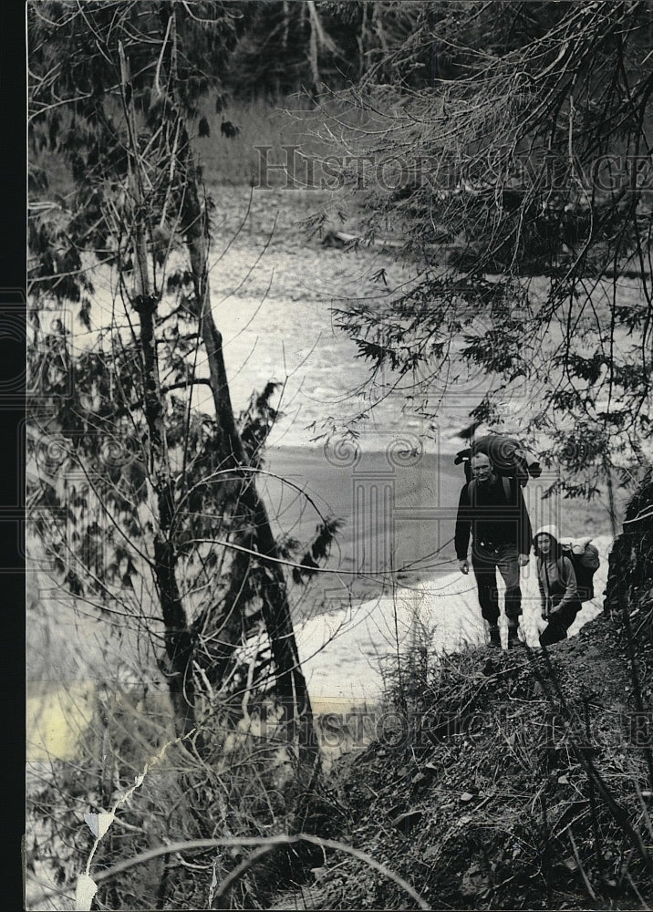 1966 Press Photo Naturalist Louie Kirk &amp; Miss Yoshi Nishihara on Hike - Historic Images