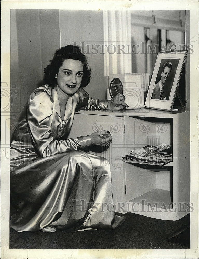 1938 Press Photo Mrs. Dick Stoddart-Wife of Howard Hughes' Plane Radio Operator - Historic Images