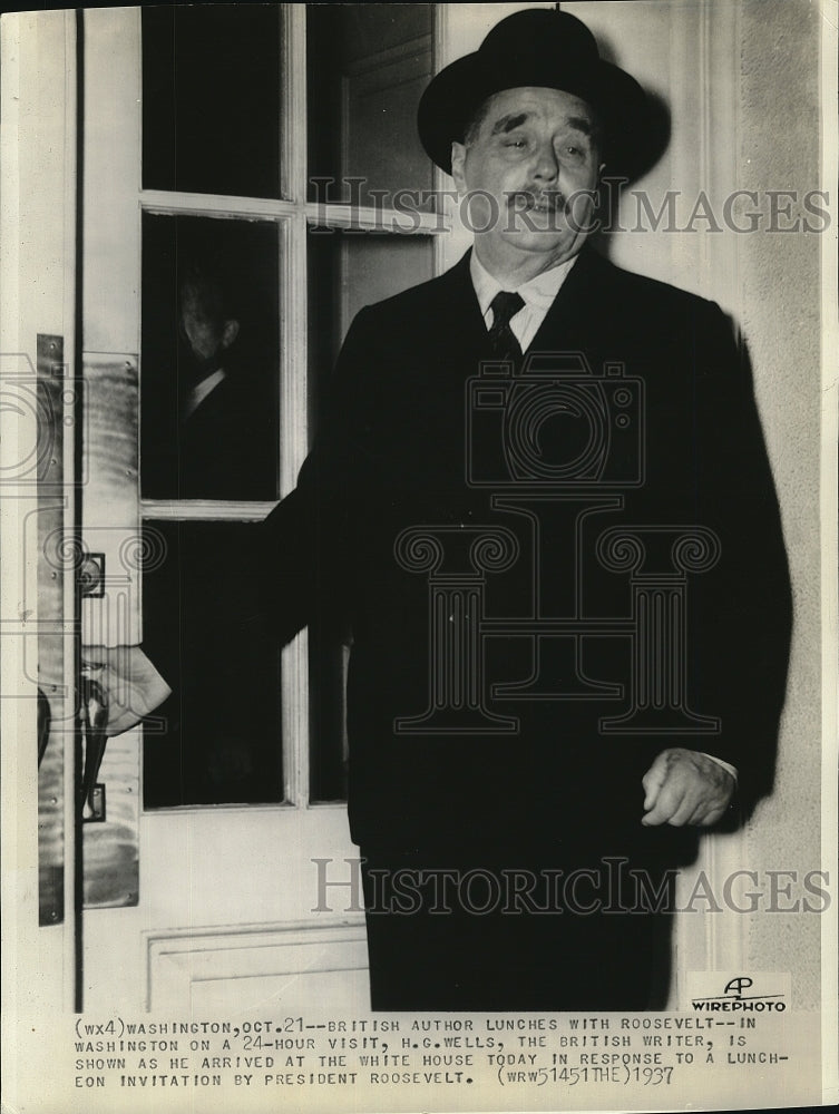 1937 Press Photo British novelist H.G. Wells arrives in D.C. - Historic Images