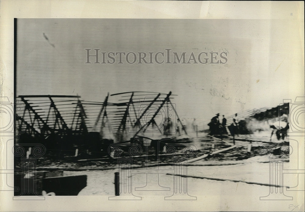 1944 Press Photo Circus is Destroyed by Fire Grandstand Remnants Remain - Historic Images