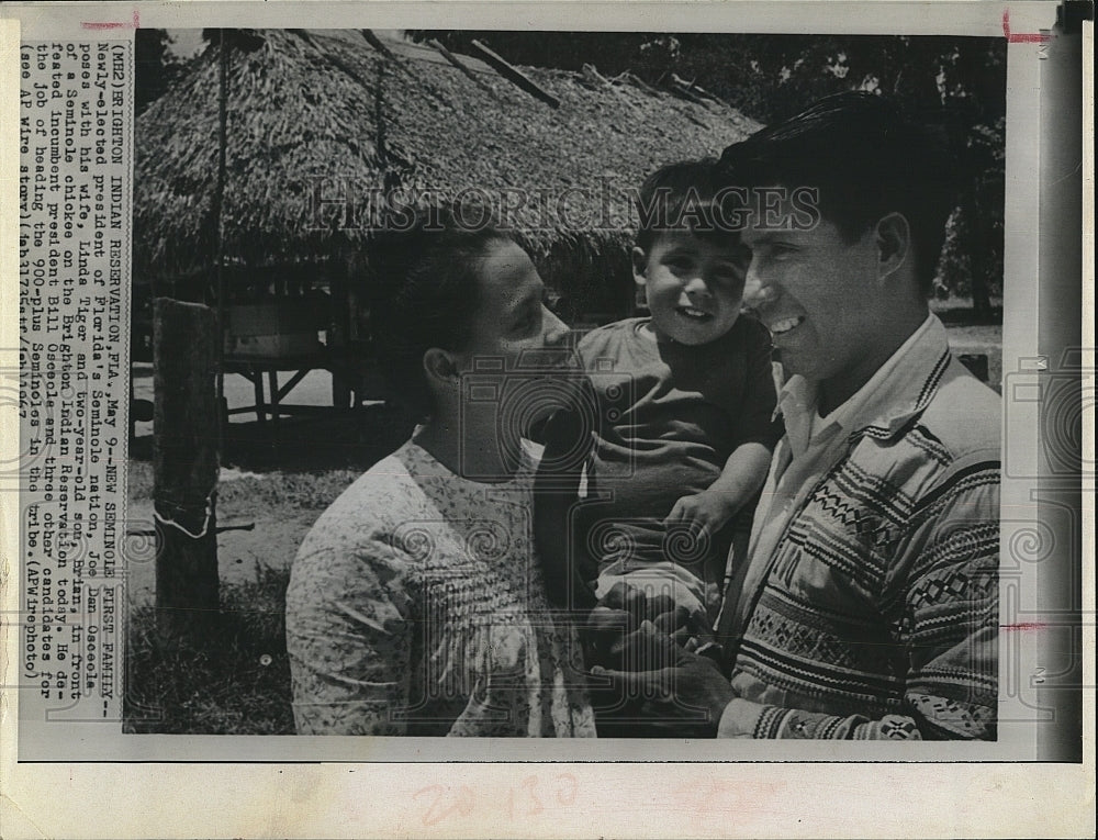 1967 Press Photo Joe Dan Osceola, President Florida Seminole's, Wife Linda Tiger - Historic Images