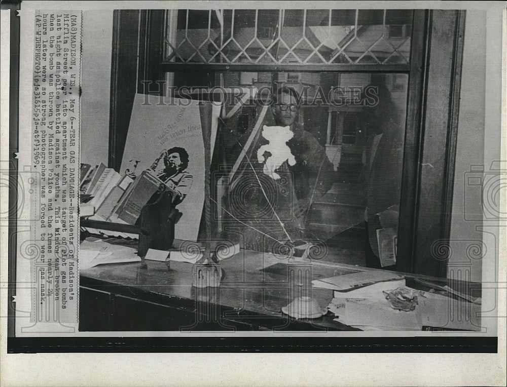 1969 Press Photo Apartment in Madison, Wisconsin, target of riot gas bombs - Historic Images