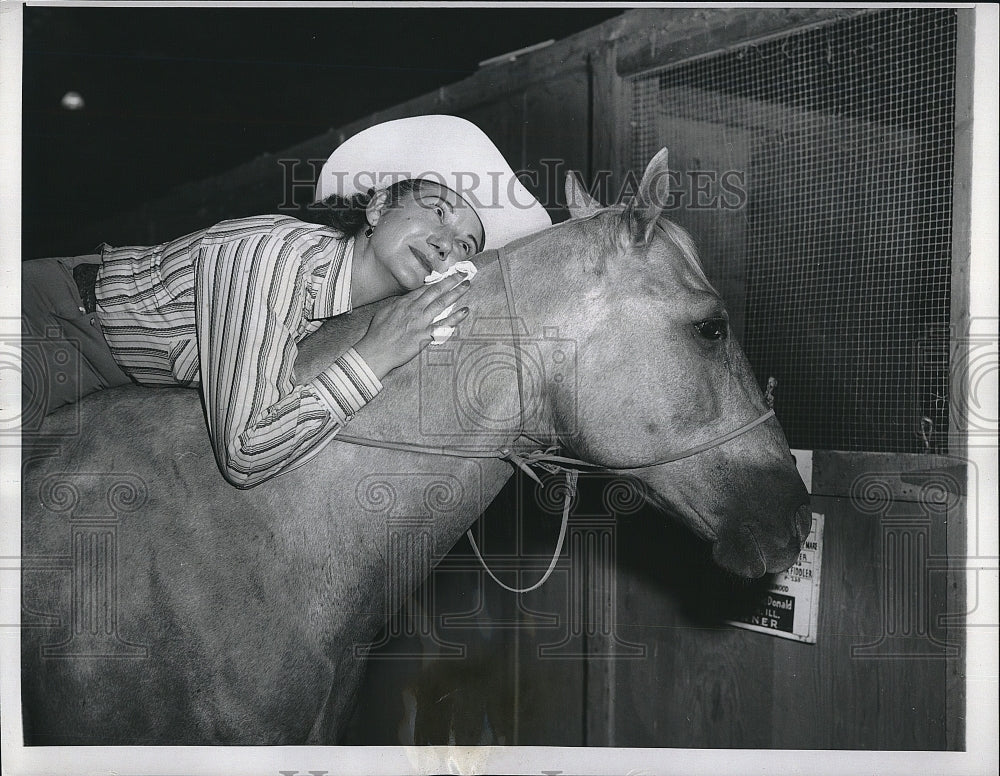 1957 Press Photo Ruth MacDonald and her champion mare &quot;Flo Silver Tone&quot; - Historic Images