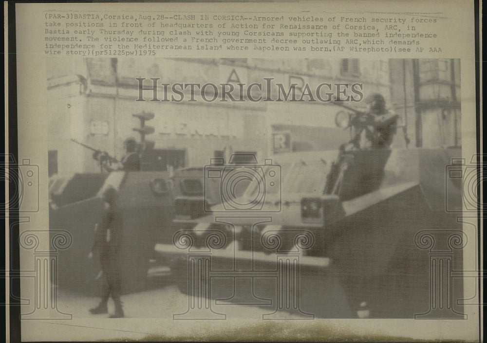 1975 Press Photo French secuirty vehicles in Corsica during uprising - Historic Images