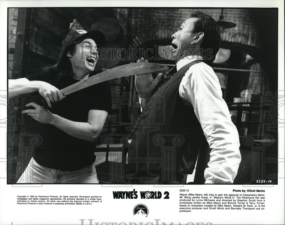 1993 Press Photo Mike Myers, James Hong, &quot;Wayne&#39;s World 2&quot; - Historic Images