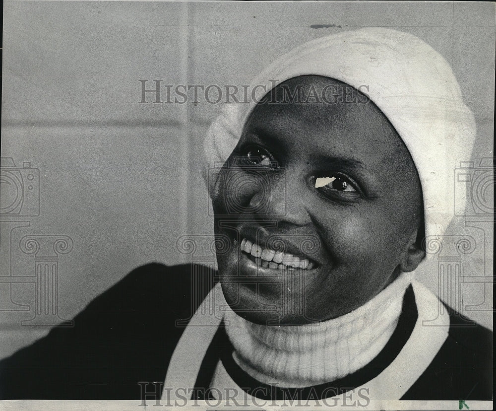 1971 Press Photo Singer Miriam Makeba during interview - Historic Images