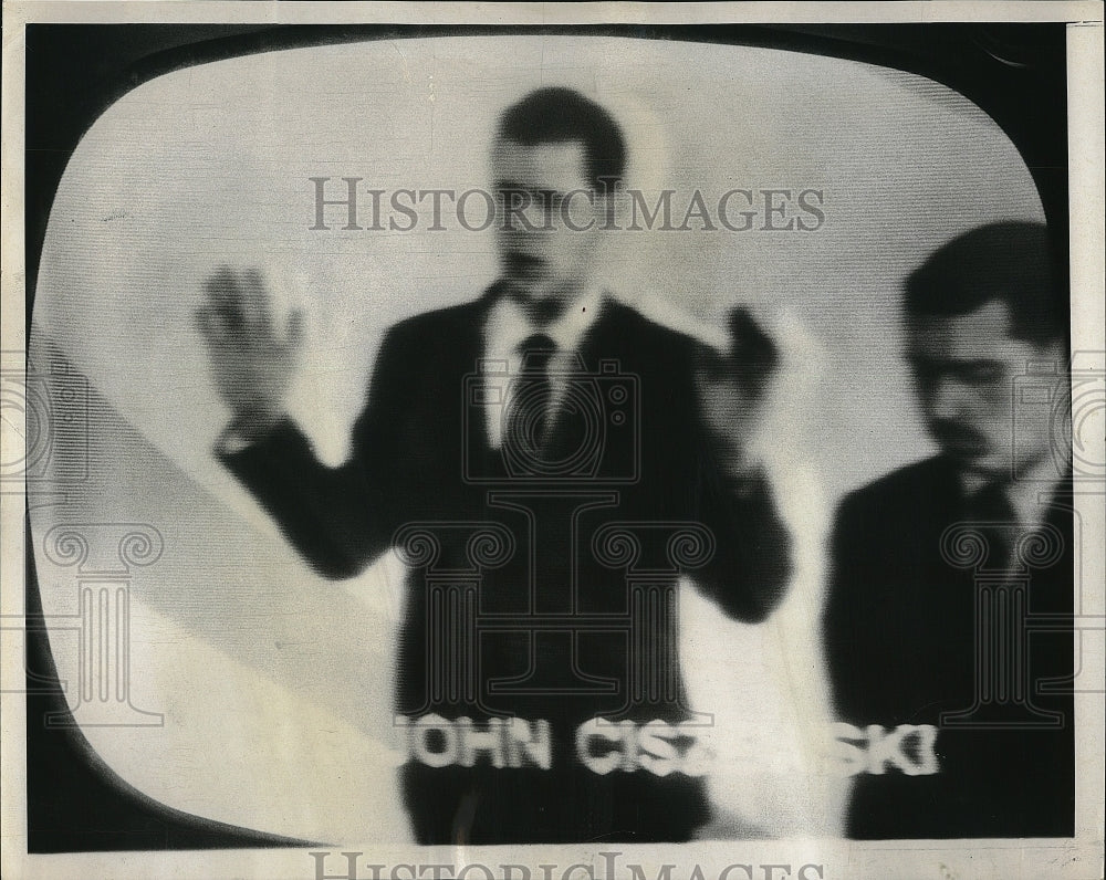 1969 Press Photo Detective John Ciczewski Discusses Panther Raid - Historic Images