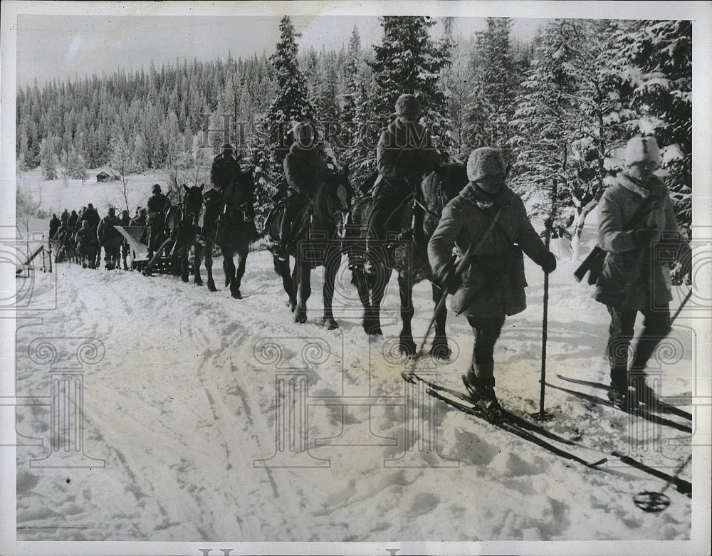 1935 Press Photo Royal Swedish Army Engineers March Through Snowy Mountains - Historic Images