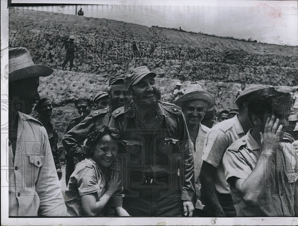 1962 Press Photo Fidel Castro with Bodyguards, Students in Sierra Maestra Hills - Historic Images