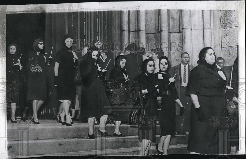 1960 Press Photo 62 Cuban Women at St Patrick&#39;s Cathedral Protest Fidel Castro - Historic Images