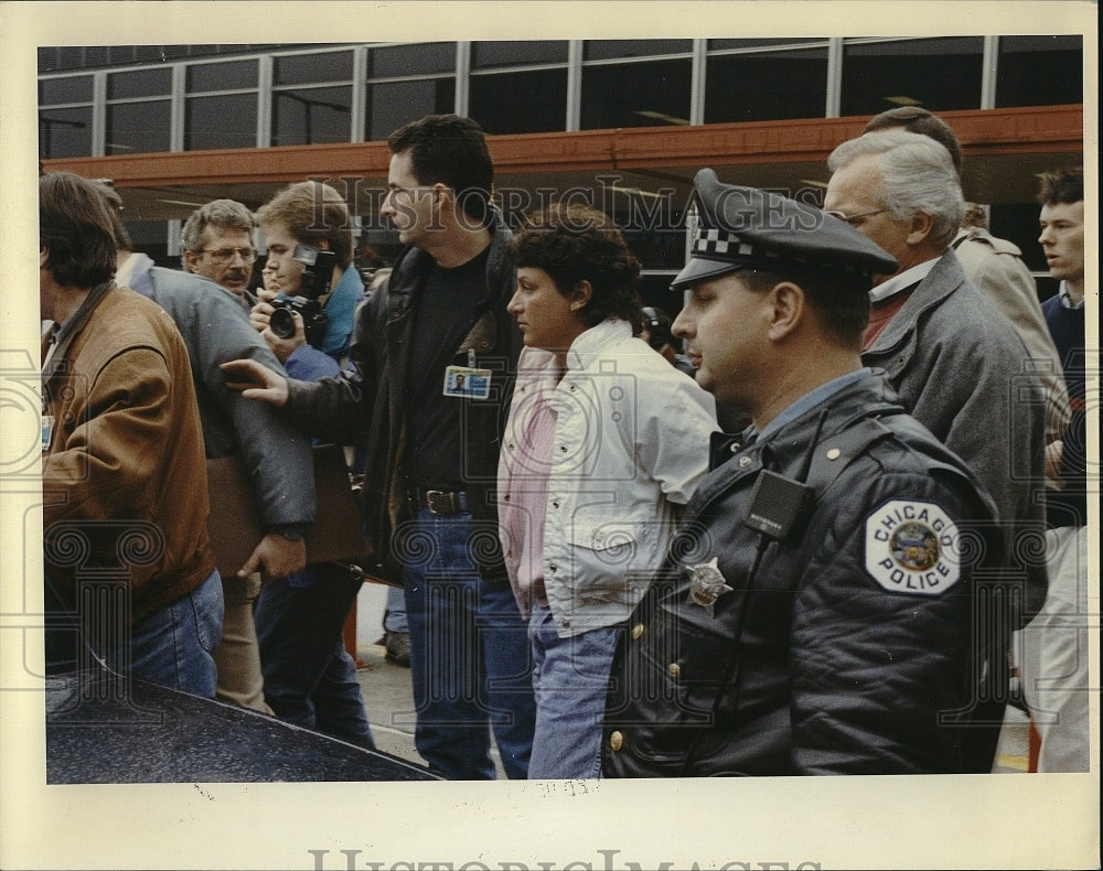 1992 Press Photo David, Sharon Schoo, Accused Child Abusers Escorted by Police - Historic Images