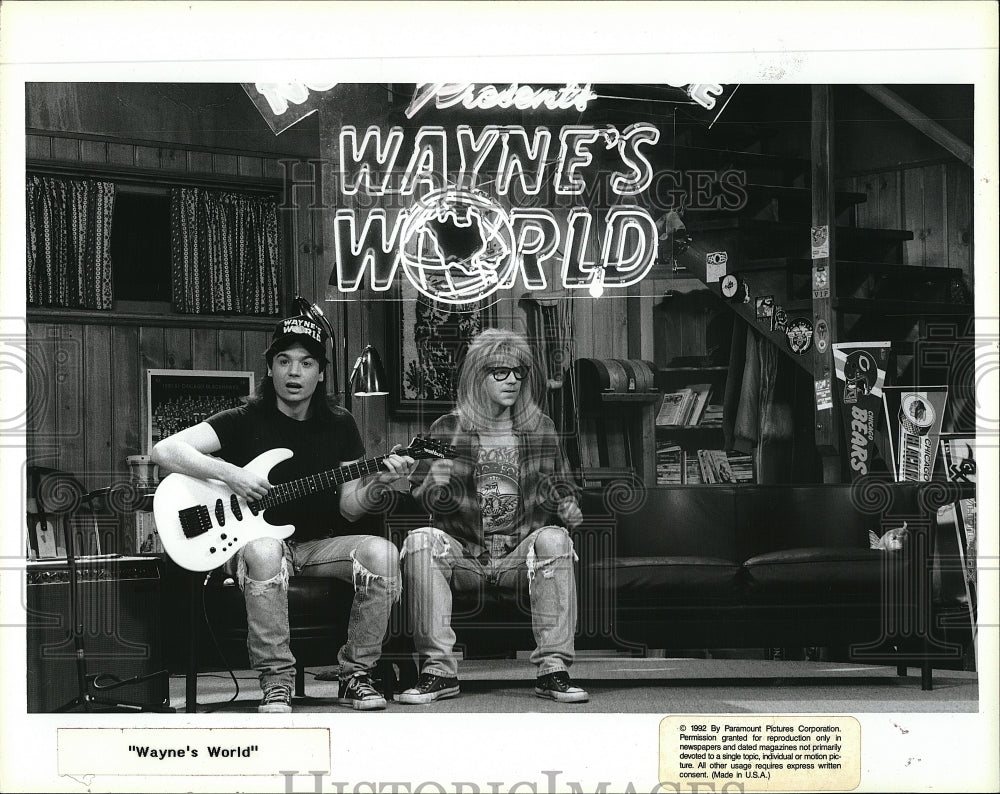 1992 Press Photo Actor Mike Myers, Dana Carvey in &quot;Wayne&#39;s World&quot; Film - Historic Images